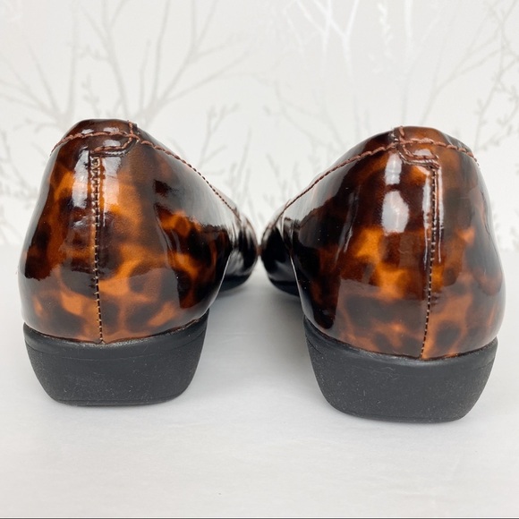 CLARKS Tortoise Shell Print Rounded Toe Loafers 6 - Picture 3 of 9